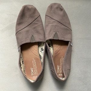 Toms
